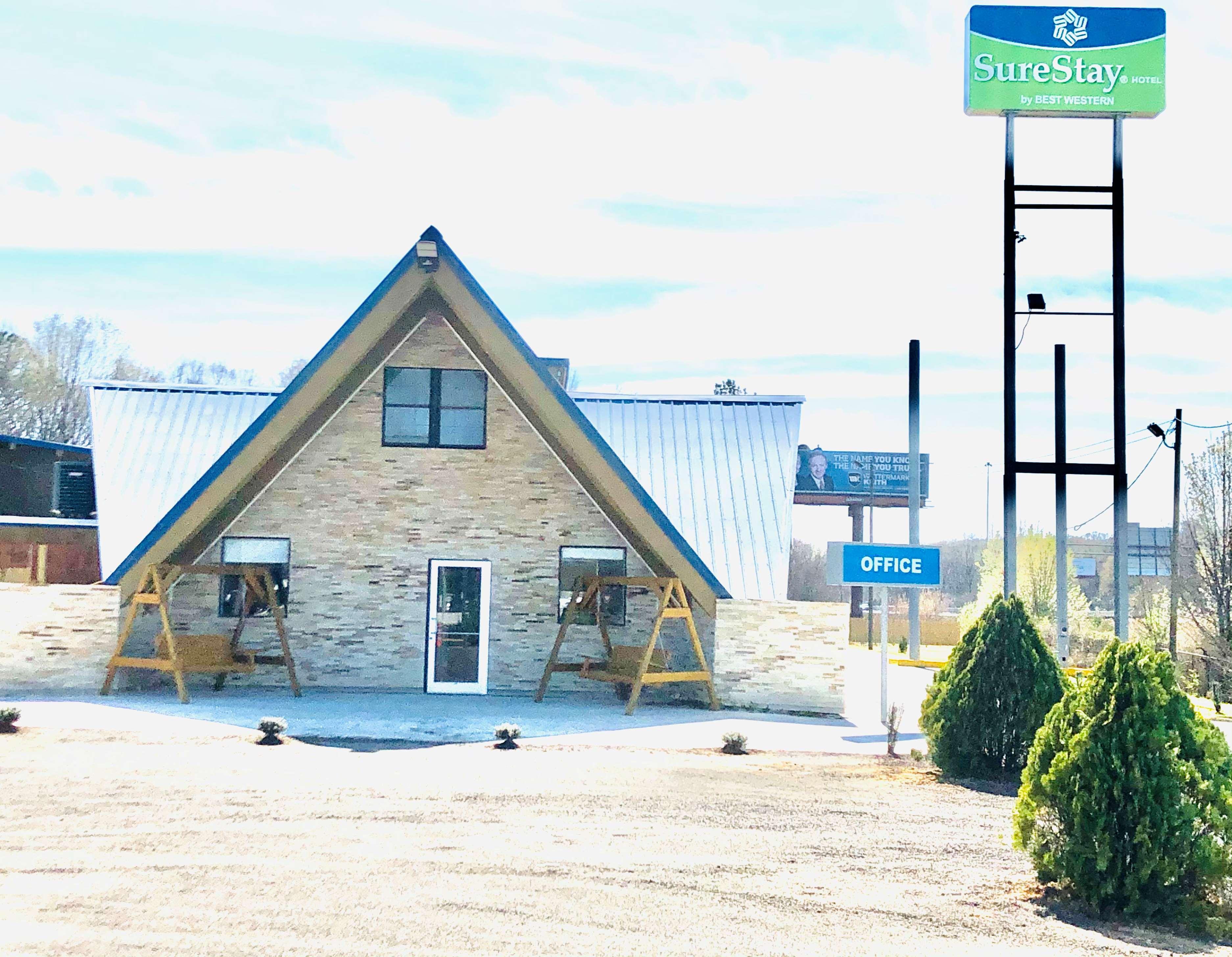 Montgomery Inn & Suites Exterior photo