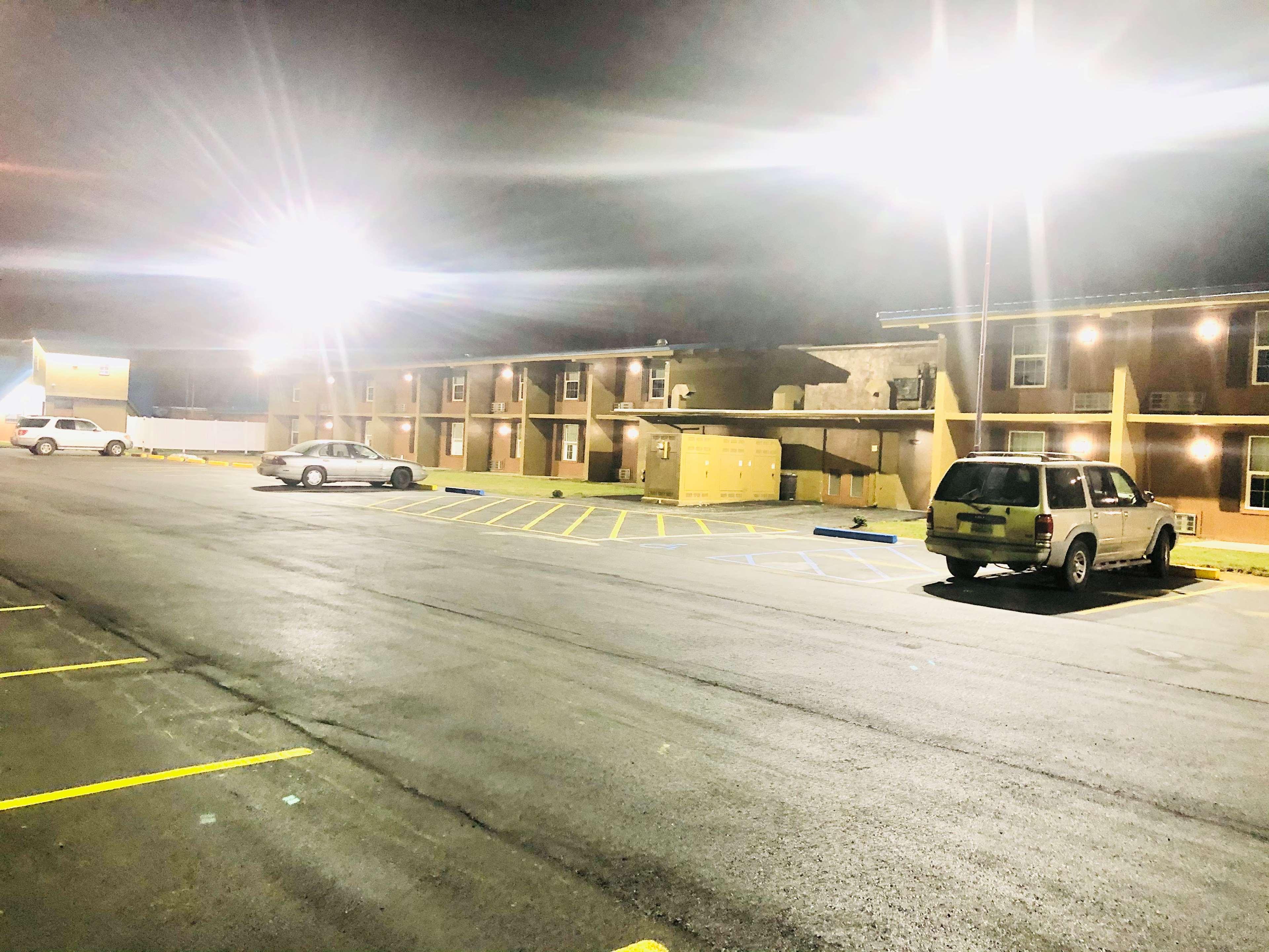 Montgomery Inn & Suites Exterior photo