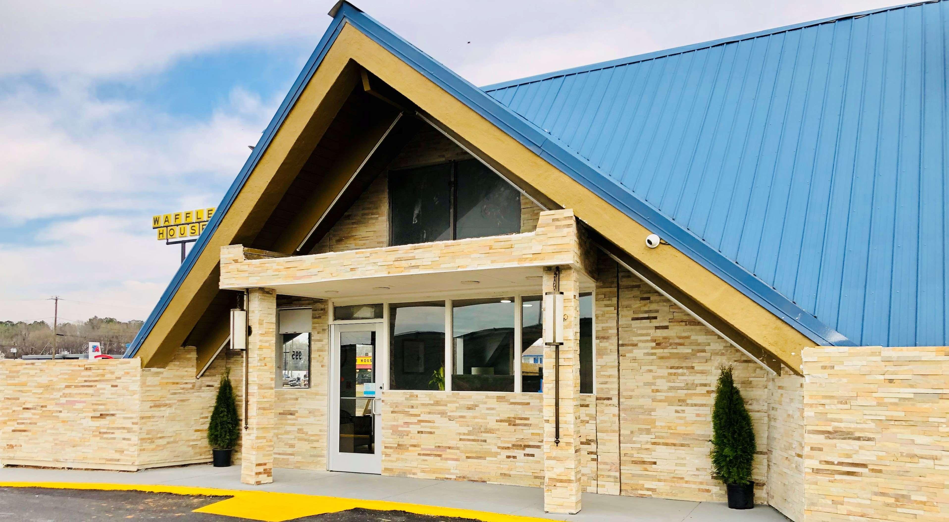 Montgomery Inn & Suites Exterior photo